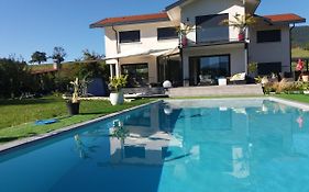 Chambres, cuisine, piscine, spa, billards, airhockey, nature
