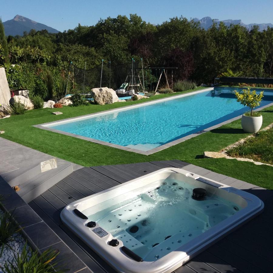 Chambres, cuisine, piscine, spa, billards, airhockey, nature Fillinges Extérieur photo